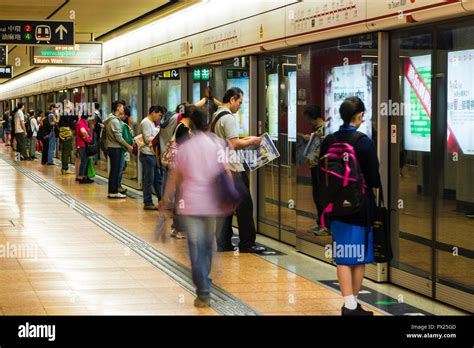 Hong Kongs Public Transit System Mass Transit Railway Mtr Kowloon