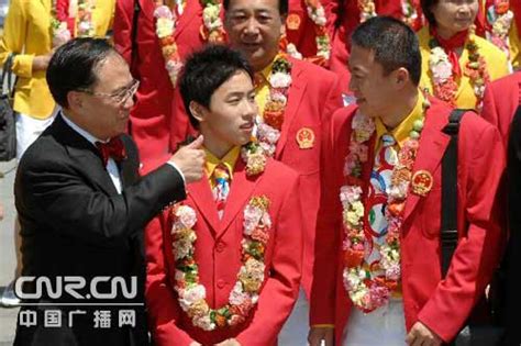 奥运金牌精英大汇演 (英语： mainland olympic gold medallists extravaganza) 是港协暨奥委会主办的一个表演活动，于8月25日黄昏在香港大球场举行，26,500张门票于8月16日上午10时起在各城市电脑售票处公开发售。香港无线电视翡翠台于当日下午5时至6时30分现场直播。 国家奥运金牌运动员澳门联欢会 2008北京奥运会奥运金牌健儿抵达香港