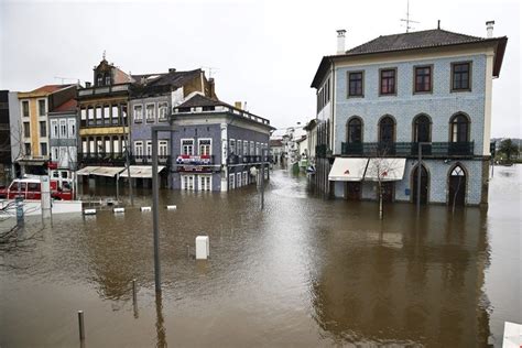 Bekijk accessoires en opties voor entertainment en ondersteuning. Overstromingen in Noord-Spanje en Portugal ...