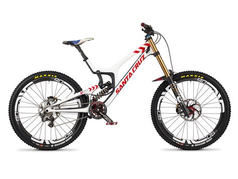 Before that the occasional carbon dh bike, such as alex morgan's home built buffalo composite designs, would pop up from time to time. Santa Cruz V10 Rolls 650b for Mont Saint Anne - Bikerumor