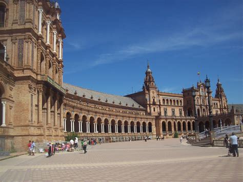 @canterasfc @sevillafc_fem @fundacionsfc @ahistoriasfc 🇬🇧🇺🇸@sevillafc_eng 🇫🇷@sevillafc_fra 🇯🇵@sevillafc_ja @sevillafc_ara الع. sevilla. plaza espana. - Big Cities. Bright Lights.