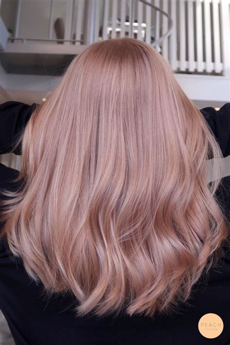 Strawberry blonde hårfärg i 2020 Hårfärg peach Blond hårfärg Hårfärg
