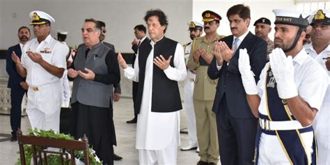 Pm Imran Khan Visits Mausoleum Of Quaid E Azam