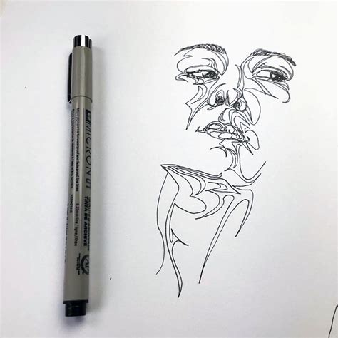 Artist Draws Human Faces And Necks In One Continuous Line Without