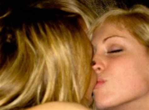 Girls Kissing at New Year Parties (91 pics) Kissing girls are minor characters in the movie mean girls.