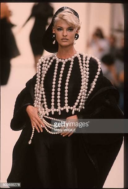 Linda Evangelista Runway Photos And Premium High Res Pictures Getty