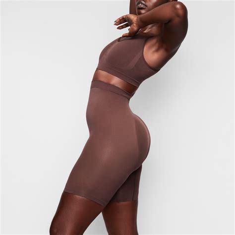 Sculpting Short Mid Thigh Shapewear - Cocoa | SKIMS