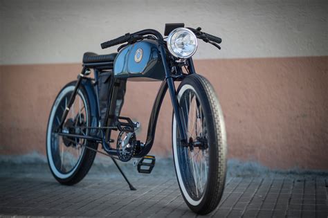 Brooks cambium modern classic contact points add style points, while our 27.5 black out moto wheel set, shod with 1.95 inch wtb thickslicks, smooth out. El movimiento Cafe Racer llega a las bicicletas eléctricas ...