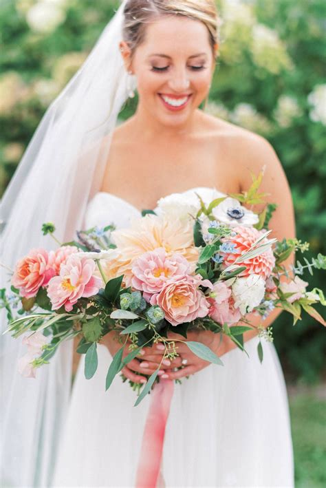 21 Stunning Spring Wedding Bouquets Wedding Inspiration Northern
