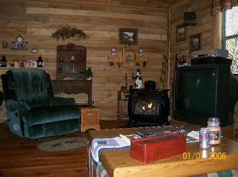 Explore laurel and horn hollow cave…. Whistling Woods Cabin Rental - Beattyville, Kentucky