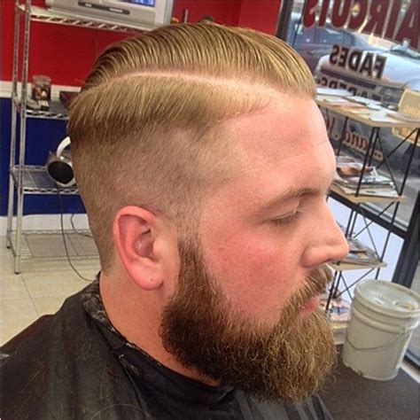 Men who part their hair to the right are the opposite, allegedly: 40 Latest Side Parted Men's Hairstyles