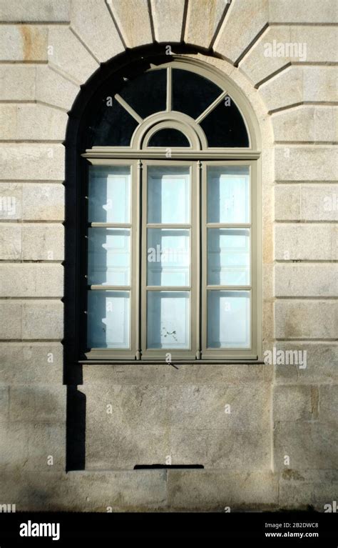 Closed Arch Window Hi Res Stock Photography And Images Alamy