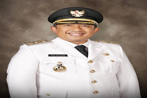 Dilantik Jadi Wali Kota Bandung Ini Profil Singkat Yana Mulyana Genpi Co Jabar