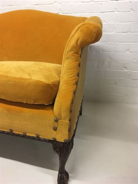 Whether a house is designed in a modern aesthetic or styled in a traditional design, velvet sofas are powerful pieces of furniture meant to highlight the room. Yellow Velvet Sofa - Antiques Atlas