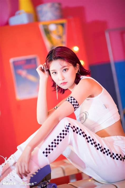 click for full resolution momoland hyebin i m so hot music video filming by naver x