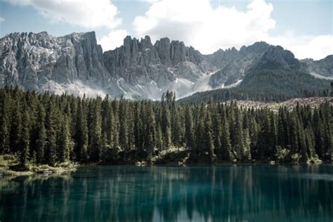 Lago Di Carezza Escursione Uno Dei Più Suggestivi Laghi Di Montagna