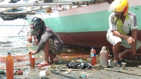 Pasca Tumpahan Minyak Dlh Uji Kadar Minyak Di Laut Parepare Tribun
