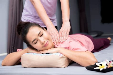 Termas E Massagem Tailandesa Foto De Stock Imagem De Luxo Relaxe 115342918