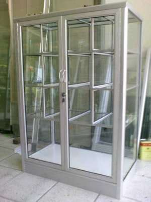 Selain modelnya yang unik, lemari dapur gantung juga bisa menjadi solusi untuk menyiasati ruangan dapur yang sempit, lho! Model-Model Lemari Aluminium | sejahtera aluminium