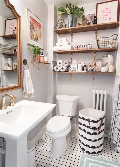 Small bathrooms have the potential to pack in plenty of style within a limited footprint. 1920s-inspired Classic Small Bathroom | Classic small ...