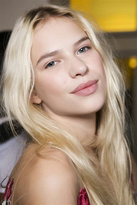 How To Wear Platinum Blonde Hair 16 Styles To Consider