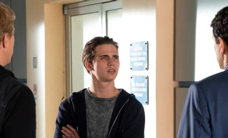 Later, he learns about a violent altercation from sam's crush, kyler. Cobra Kai Season 3 Episode 7: "Obstáculos" Photos - TV Fanatic