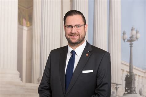Die partei könnte nun noch weiter nach rechtsaußen abdriften. Christian Hafenecker ist neuer Generalsekretär der FPÖ ...