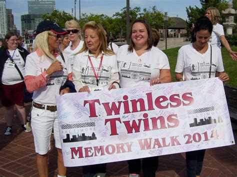 Enlige tvillinger i ( danmark ) er velkomme her. Image from http://a.abcnews.com/images/Health/ht_twinless ...