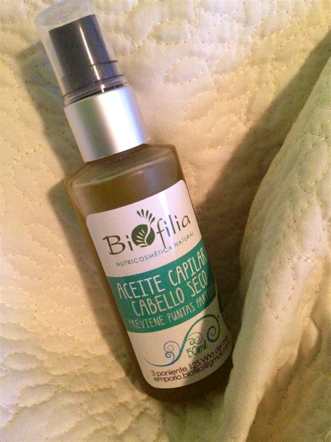 Aceite capilar para cabello seco de Biofilia, desde la Octava Región