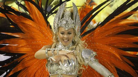 karneval in rio sexy kostüme und viel nackte haut panorama
