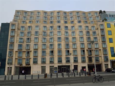 51 yorum, makale ve 79 resme bakın. DZ Bank Building, 2001 by Frank Gehry, Berlin. | Hotel ...