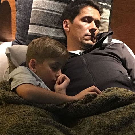 La película (2006), el ciudadano kramer (2013) and sin prejuicios (2004). Rafael Araneda comparte tierna fotografía junto a su hijo ...