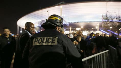 Attaques à Paris l une des explosions près du Stade de France provoquée par un kamikaze