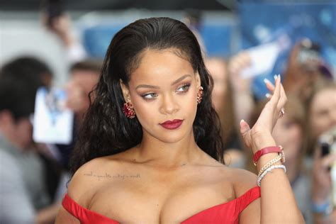 Rihanna Is Now Officially A Billionaire Iheartradio