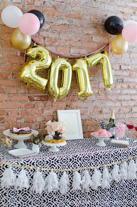 Glam Party Decor For A New Years Eve