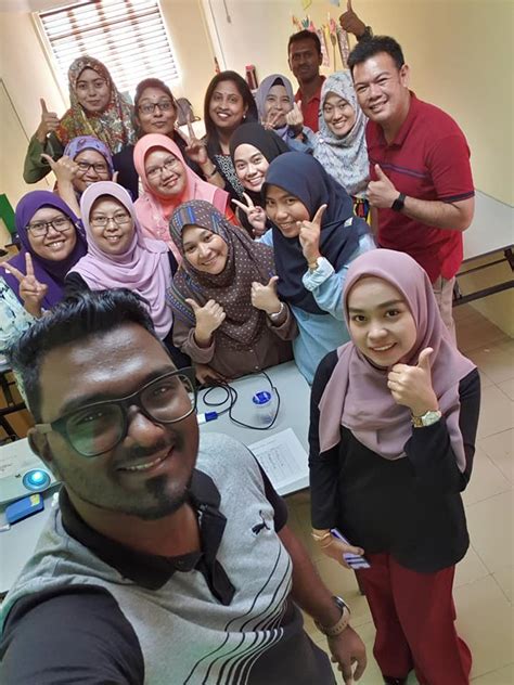2.0 kebaikkan teknologi dalam pendidikan kemajuan dalam teknologi komputer dan era baru pendidikan pada hakikatnyaingin memastikan revolusi maklumat akan mempengaruhi hidup kita secara lebihmendalam dan juga menyeluruh. GE6543 Teknologi Maklumat dalam Pendidikan