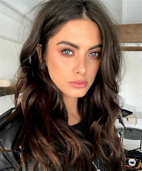 The neutral brown brings out the color in your eyes, making them seem brighter and bigger. Blue eye look Credit @ashleapenfold | Brunette makeup ...