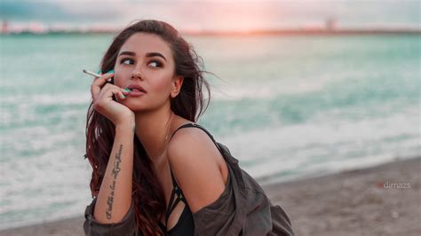 Desktop Wallpaper Girl Model Outdoor Beach Smoking Tattoo Hd Image