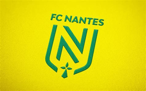 (application non officielle) made in foot, votre source d'info foot, décline son offre sur votre club to follow all the info of the nantes club for free on your mobile, through the application made in nantes. FC Nantes - Logo on Shirt - Design Tagebuch