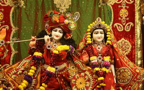 The Lord Krishna Temples Iskcon Krishna And Radha Figurines God Lord