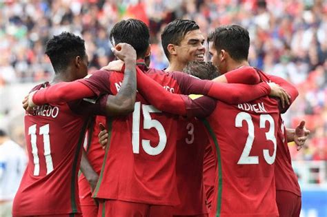 Berdirilah dengan membuka kaki selebar bahu dan tekuk lutut anda. Curi Kemenangan di Menit Akhir, Santos: Pemain Portugal ...