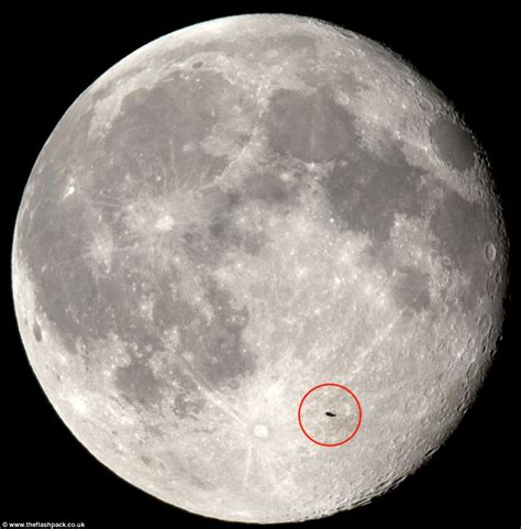 Sintético 93 Imagen De Fondo La Luna Es Planeta O Satélite Lleno