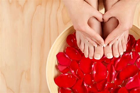 Gel Manicure & Lacquer Pedicure