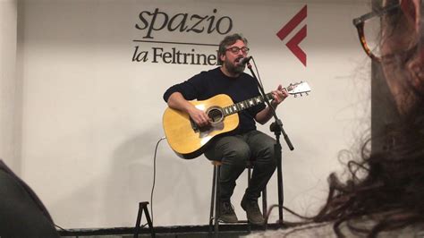 Ma hai capito che non ti serve a niente sembrare intelligente agli occhi della gente e che morire serve anche a rinascere. Brunori Sas - Canzone Contro La Paura - la Feltrinelli ...