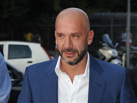 Born 27 november 1964) is an italian football manager and former player who is the manager of the italy national team. Luca Pellegrini, ex calciatore: "Felice di rivedere Vialli ...