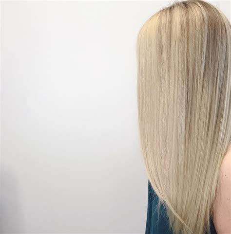 Blond or fair hair, also blonde, is a hair color characterized by low levels of the dark pigment eumelanin.the resultant visible hue depends on various factors, but always has some yellowish color. 20 HQ Pictures Corn Blonde Hair : To Dye For Colores De ...