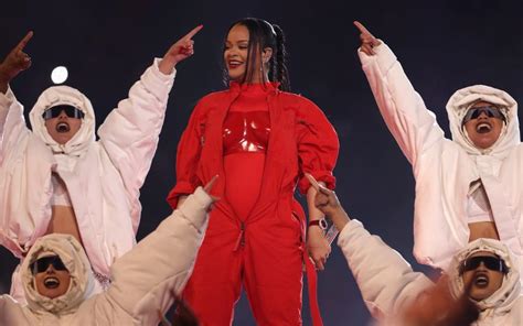 Rihanna Beim Super Bowl Halbzeitshow Auftritt Mit Babybauch
