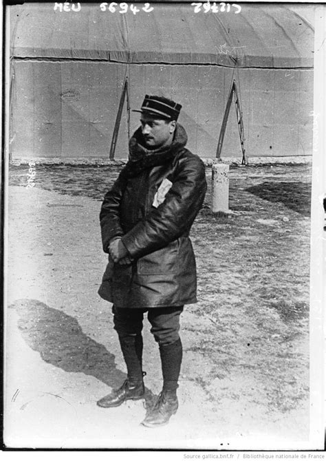 L'exposition hommage sur l'aviateur roland garros. Garros, aviateur militaire : [photographie de presse ...