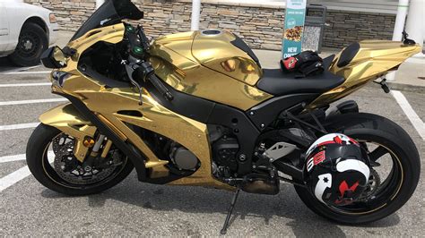 It is available in only 1 variant and 2 colours. Kawasaki Ninja ZX-10R for rent near Revere, MA | Riders Share