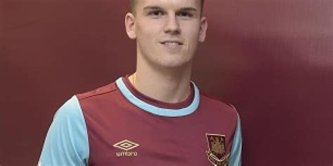West Ham Confirm The Signing Of Sam Byram From Leeds Rsoccer